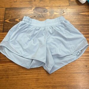 Lululemon hotty hot low-rise shorts 4”